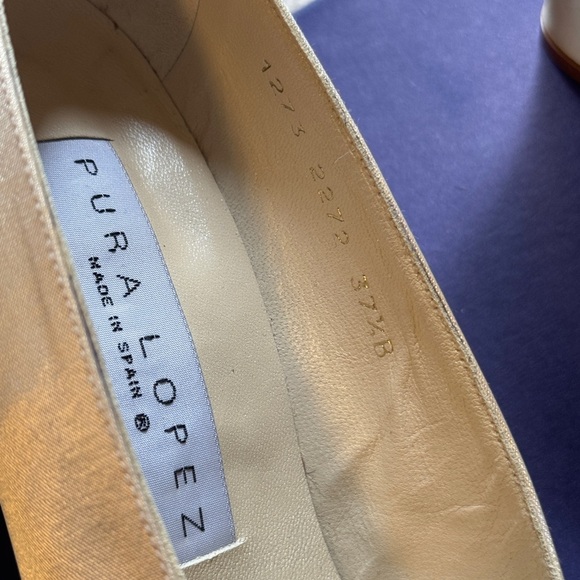 Pura Lopez Vintage Cream Silk Pumps - Picture 5 of 8